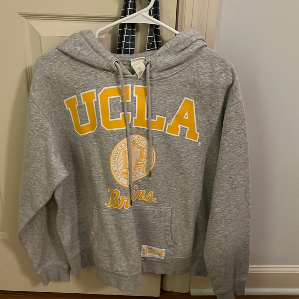 SUPER CUTE UCLA HOODIE.